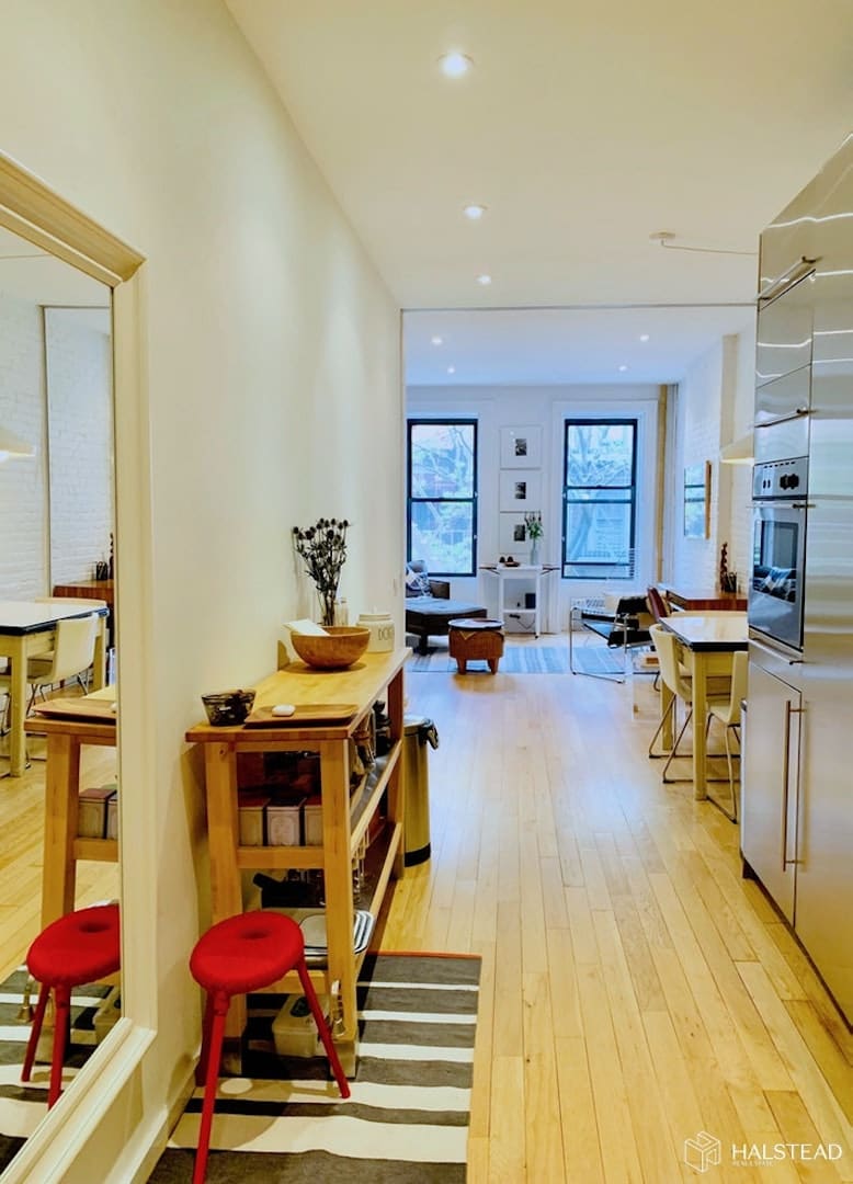 221 W 20th St, #3W