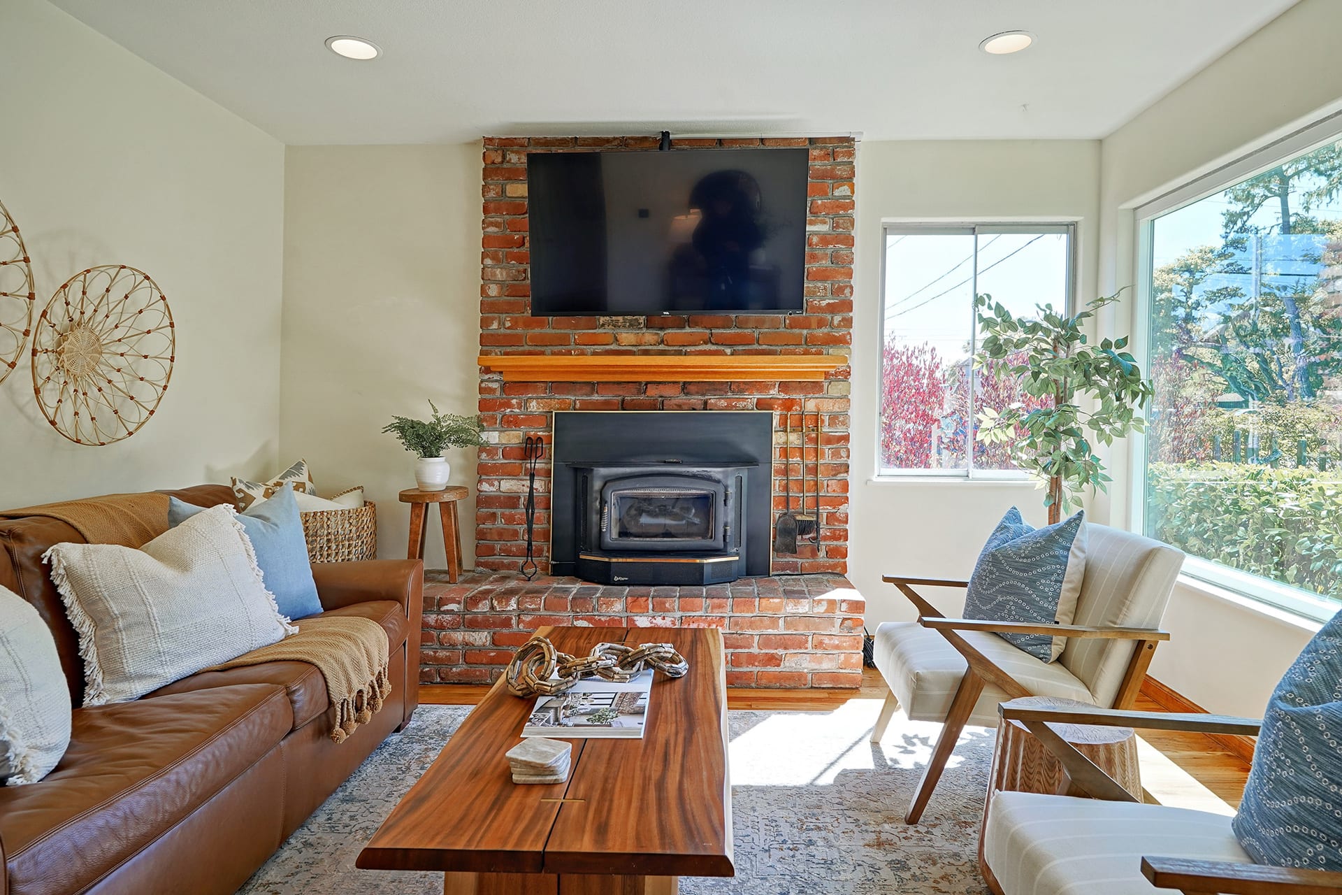 Pacific Grove Jewel - 910 Short St