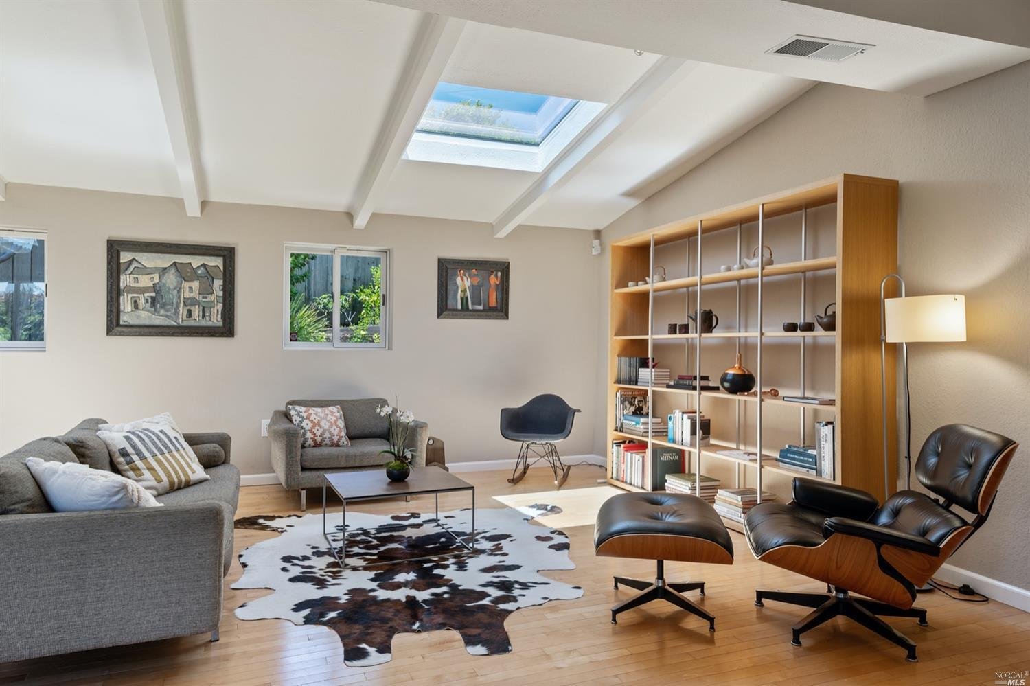2 Cedarwood Ln