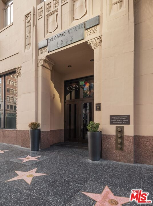 6253 Hollywood Blvd, #402