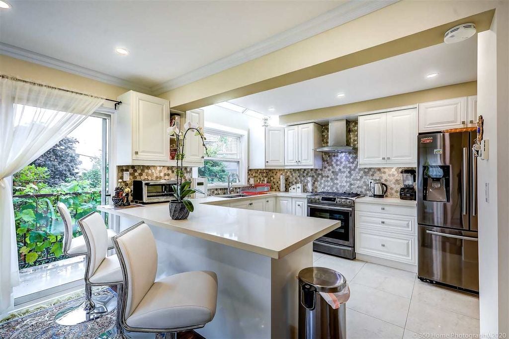 230 W 16th St, #4