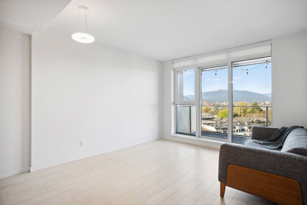 285 E 10th Ave, #704