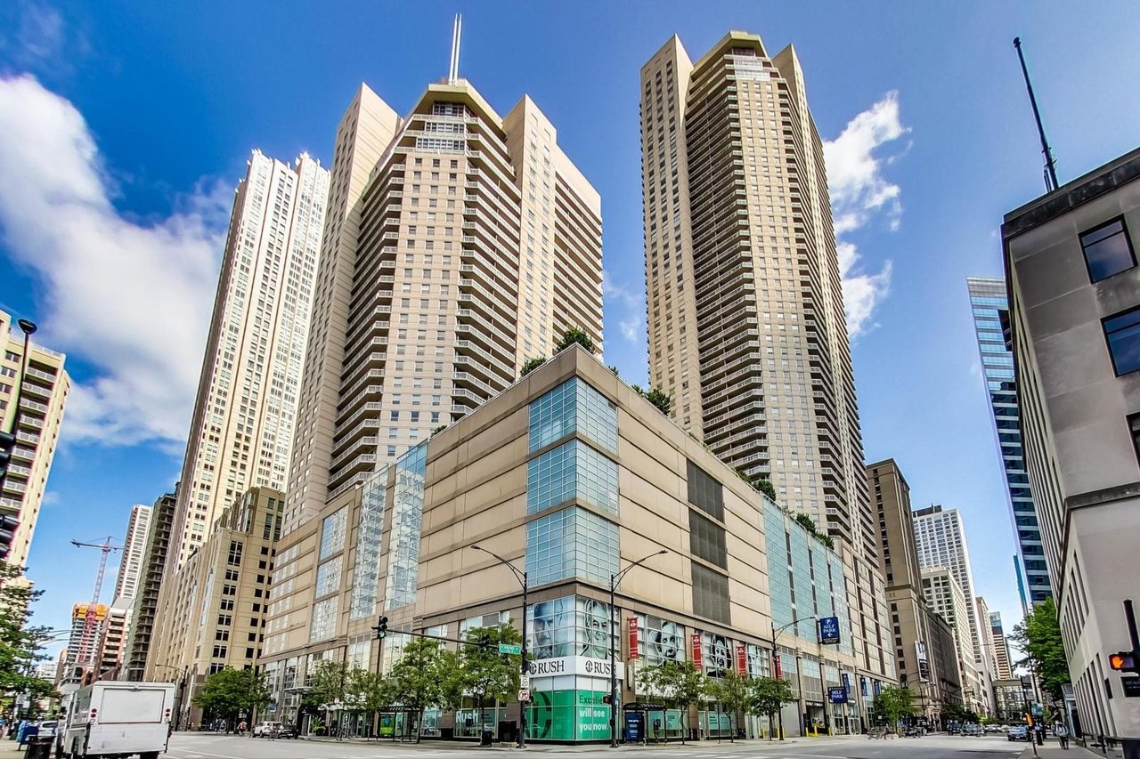 Photo of the Grand Plaza condo building at 545 N Dearborn St in River North Chicago 