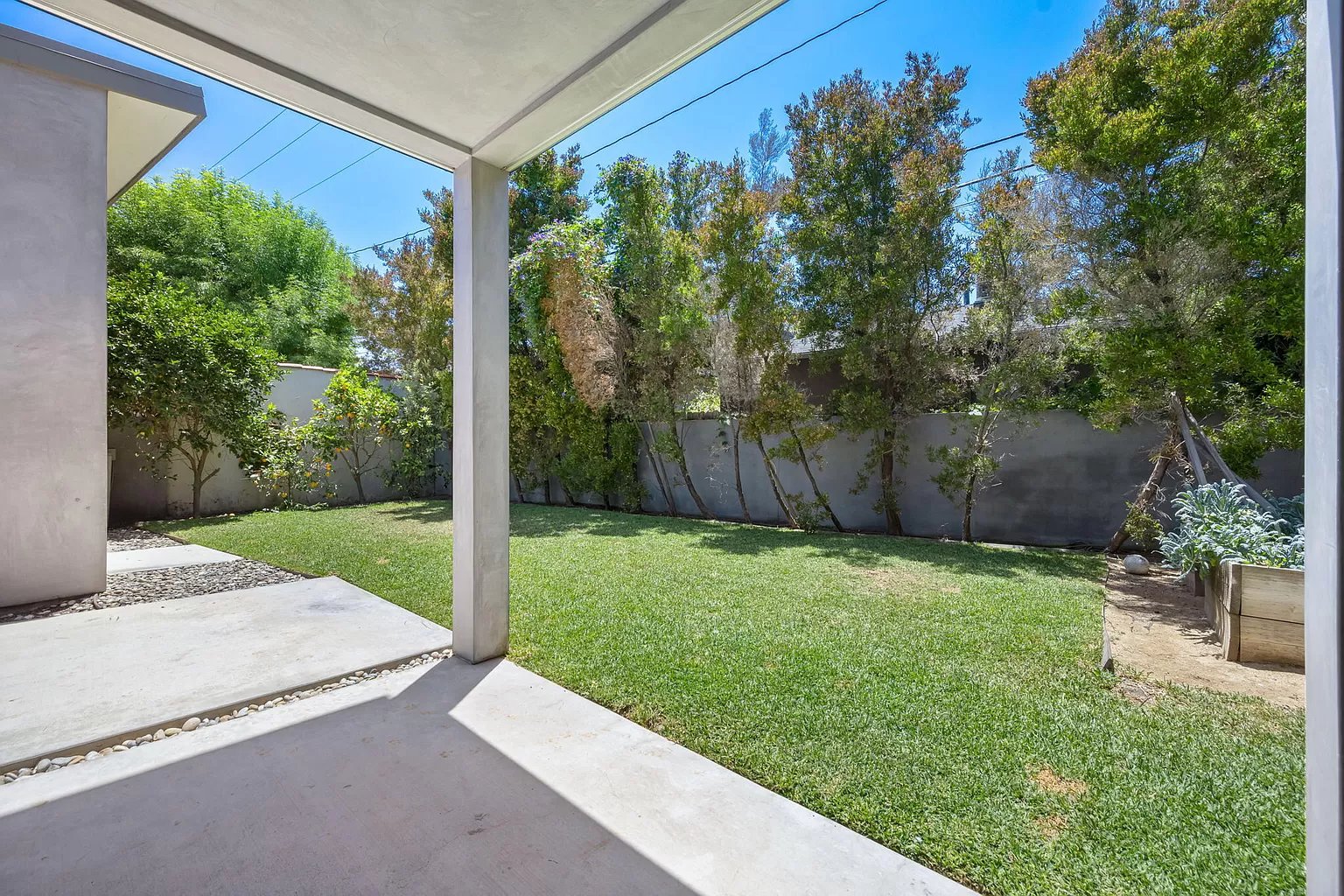 547 Huntley Dr