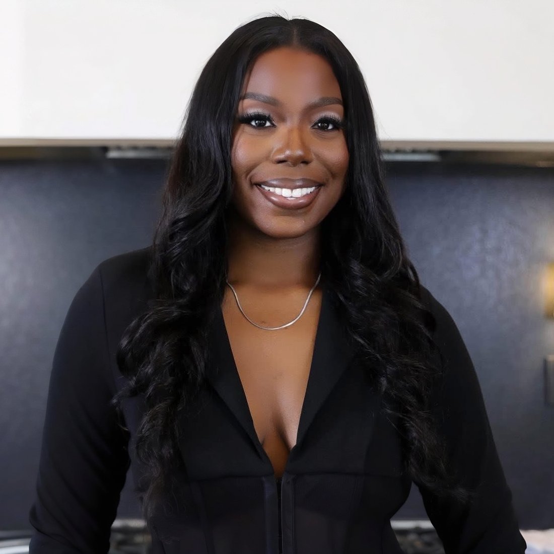 Alanna Moss Real Estate Agent Headshot