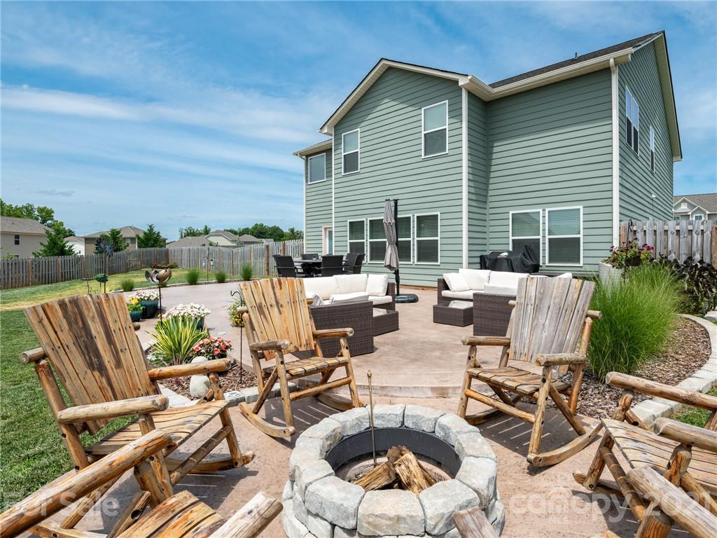 1817 Tendril Ave