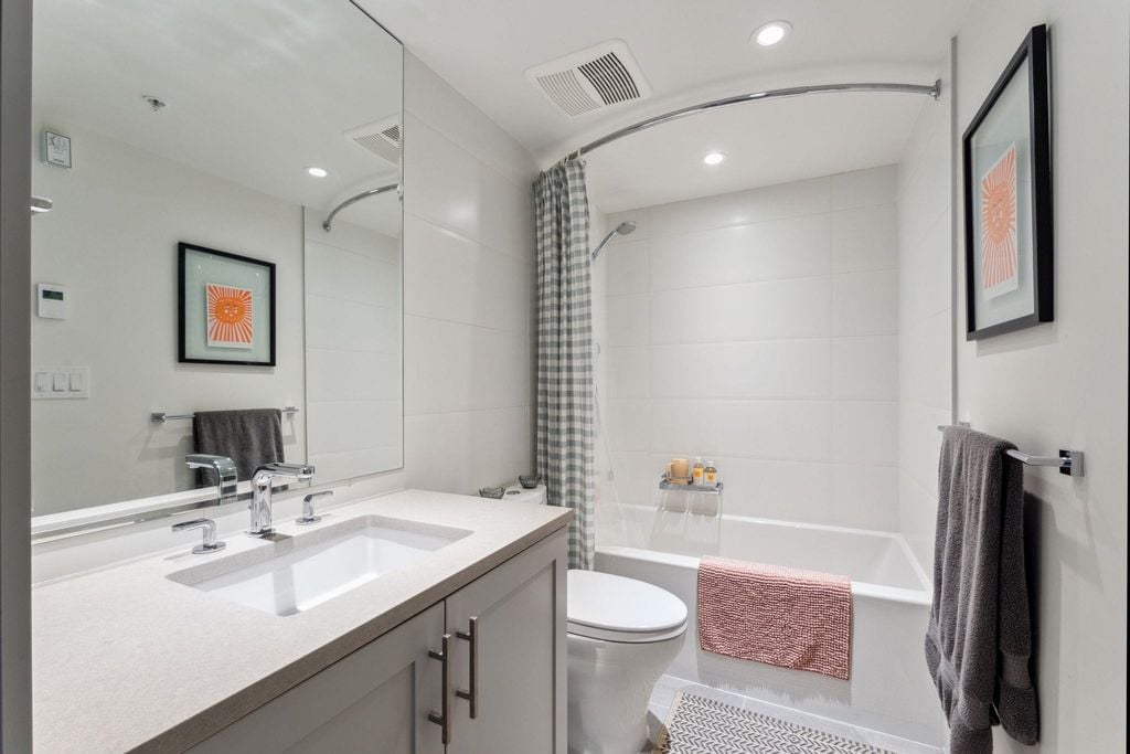 525 E 2nd St, #425