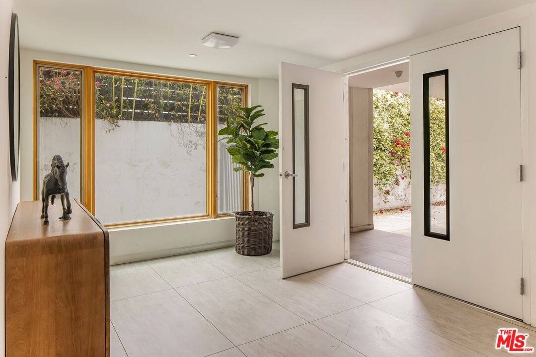 Aurelian Pavilion, W Sunset Blvd, 90049