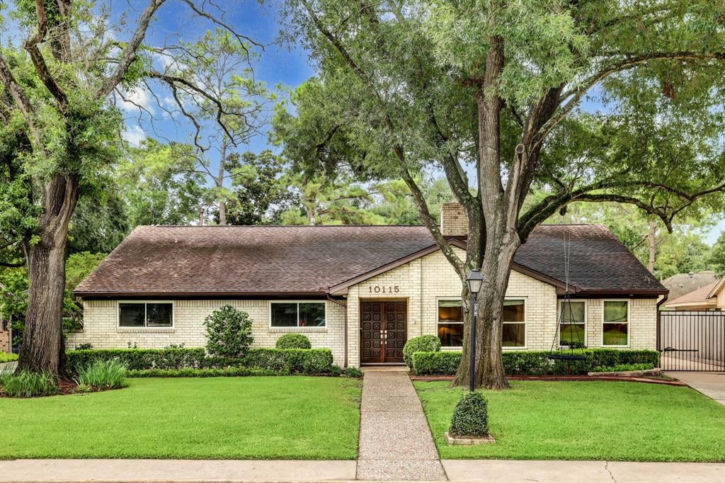 10115 Meadow Lake Ln