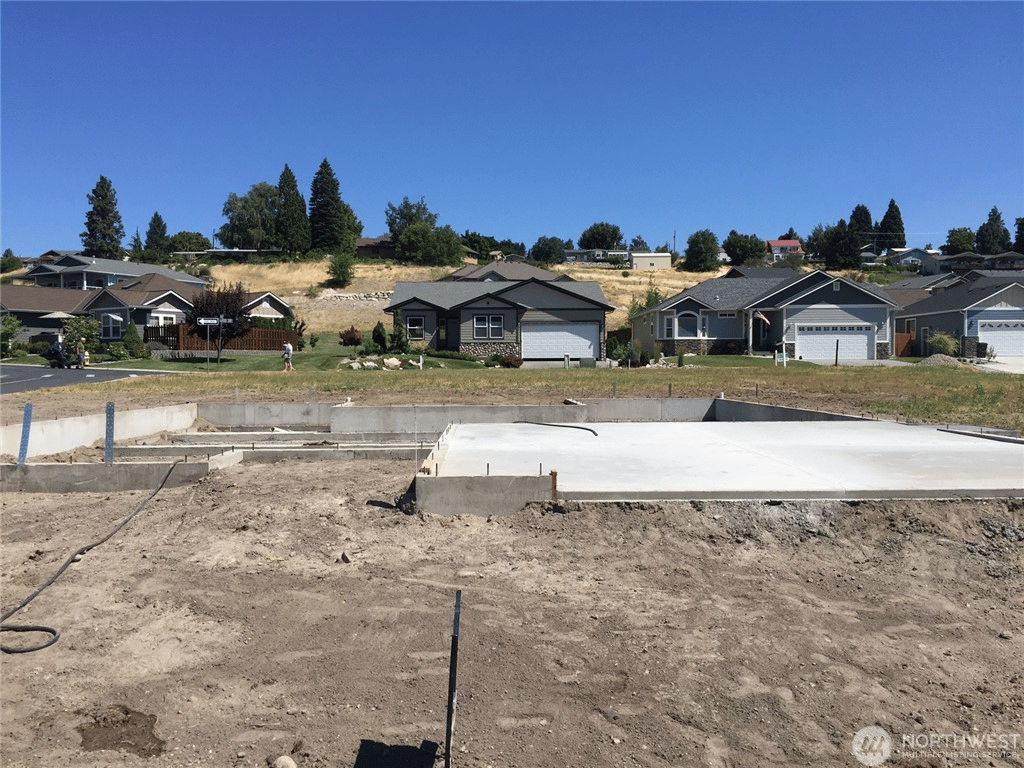 106 Village Dr