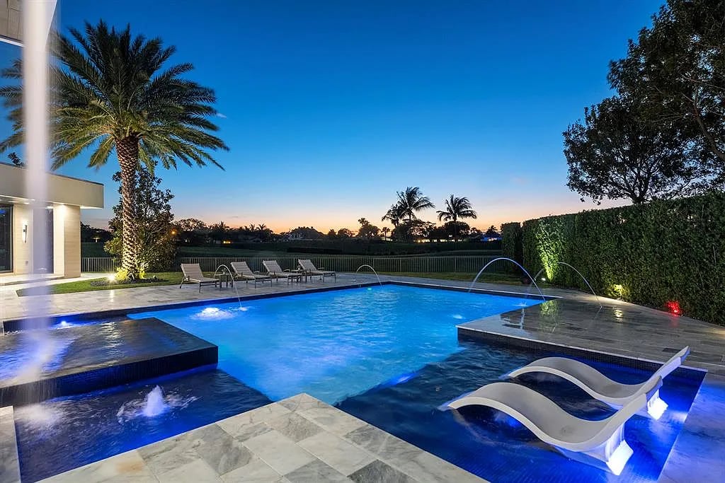 4041 Country Club Ln