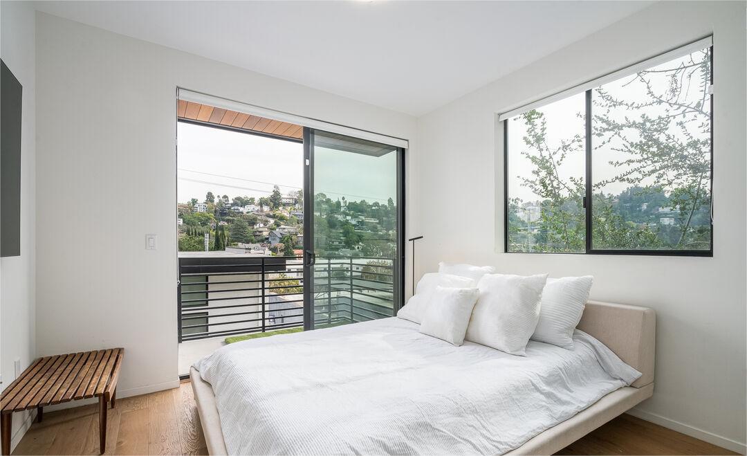 Modern Condo Living in Prime Silver Lake Location