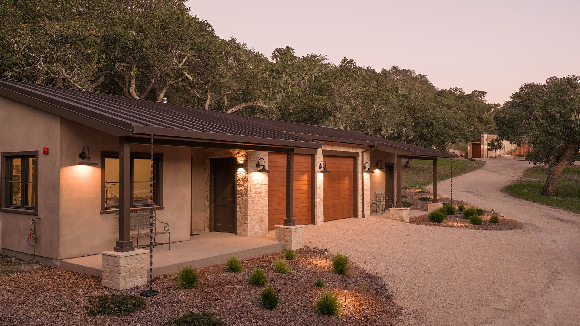 Este Canada | A Tehama Compound
