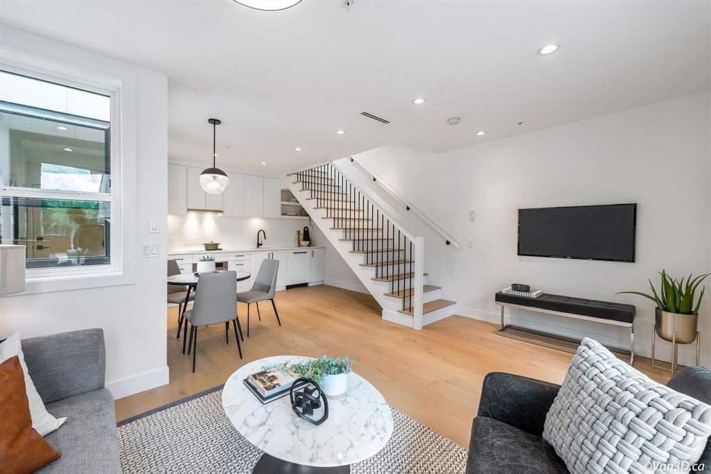 721 E 26 Ave