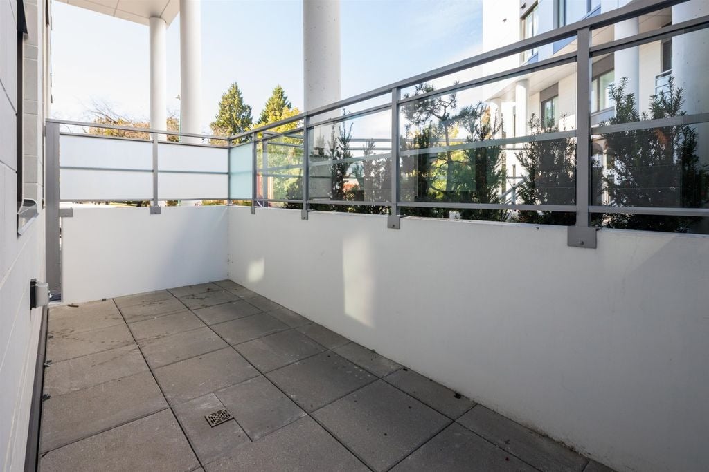 4932 Cambie St, #101