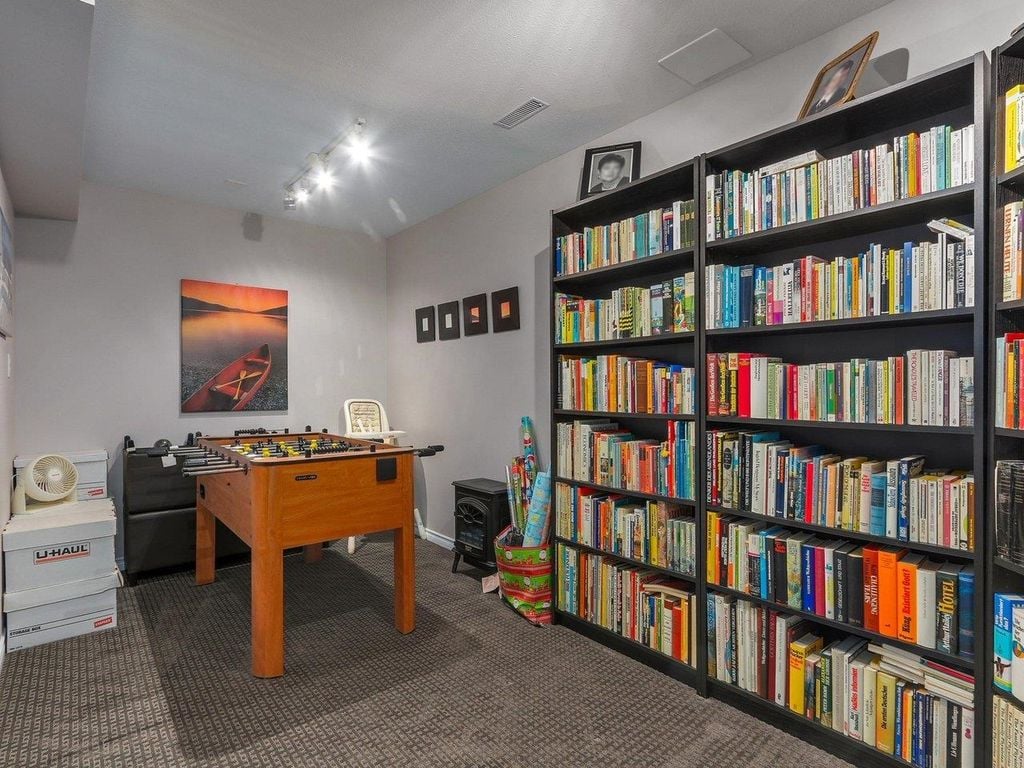 807 Porteau Pl