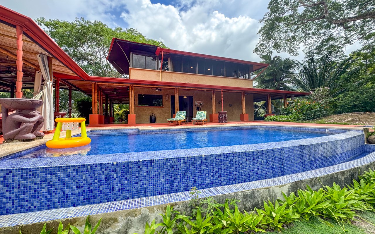 Tropical Getaway with Two Villas and Lush Gardens Near the Heart of Uvita