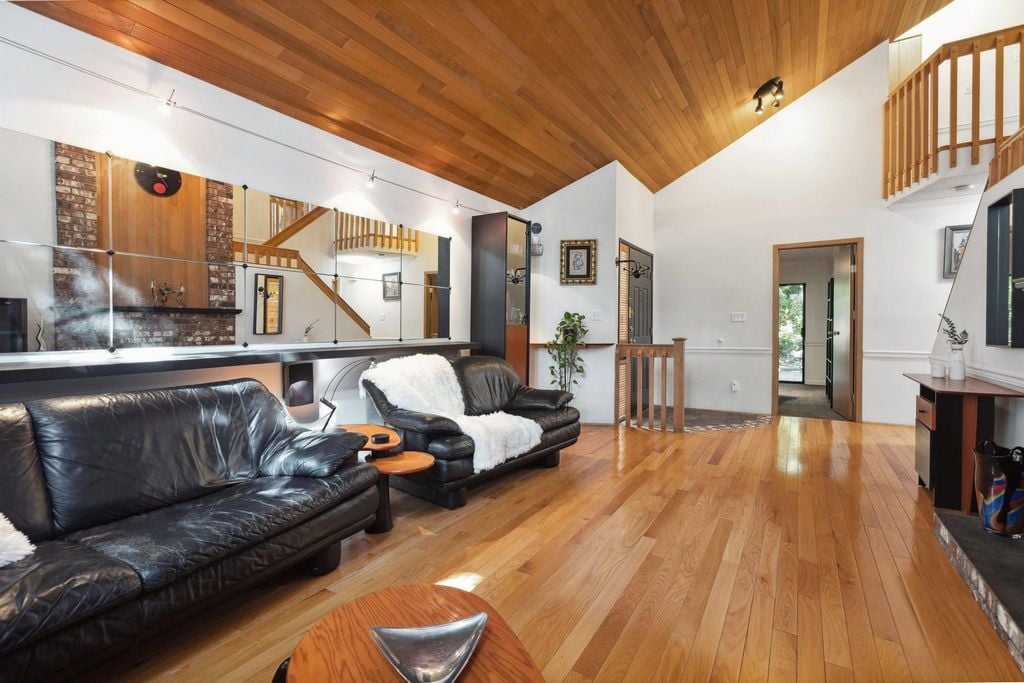 5195 Sapphire Pl