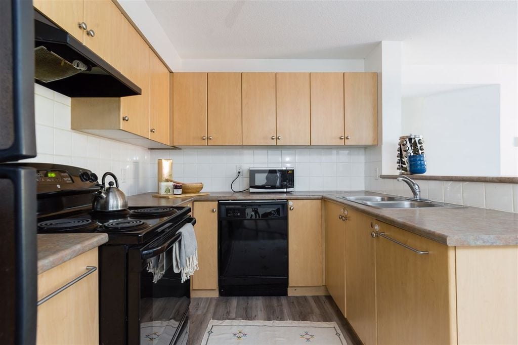 244 Sherbrooke St, #2217