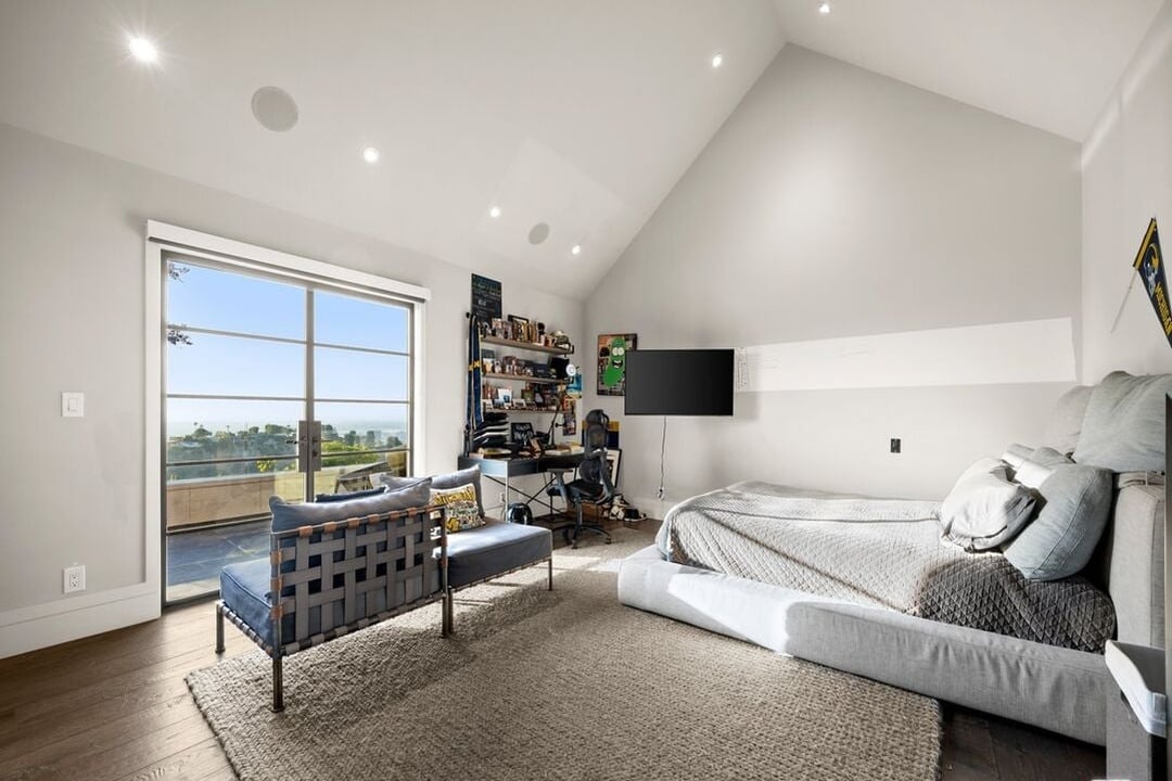 Stone Ridge Ln, 90077