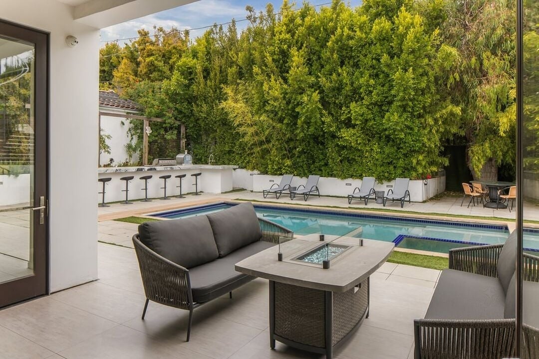 Aurelian Pavilion, W Sunset Blvd, 90049