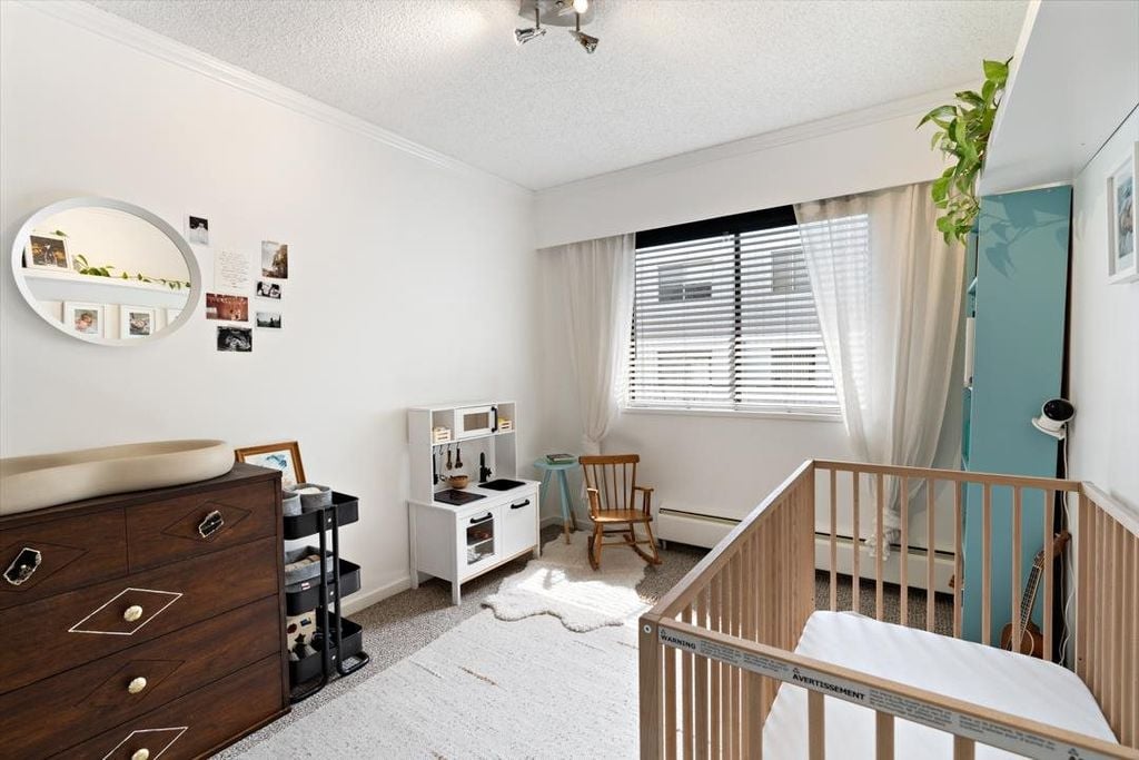 270 W 1st St, #202