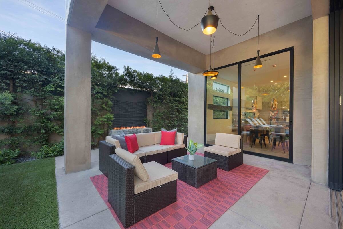 Modern 5BR Home w/Pool – Walk to The Grove & LACMA