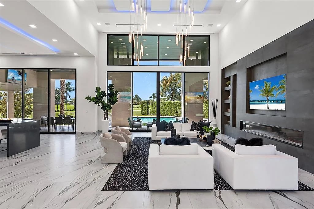 4041 Country Club Ln