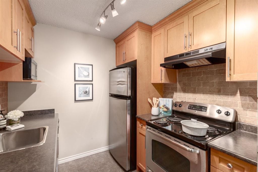 2033 W 7th Ave, #202
