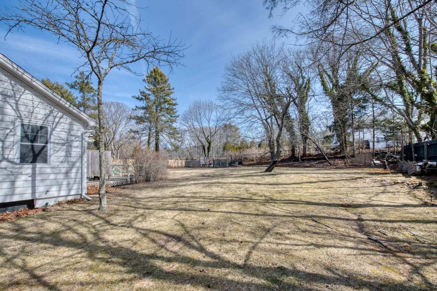 Charming Southampton Cottage Near Little Fresh Pond
