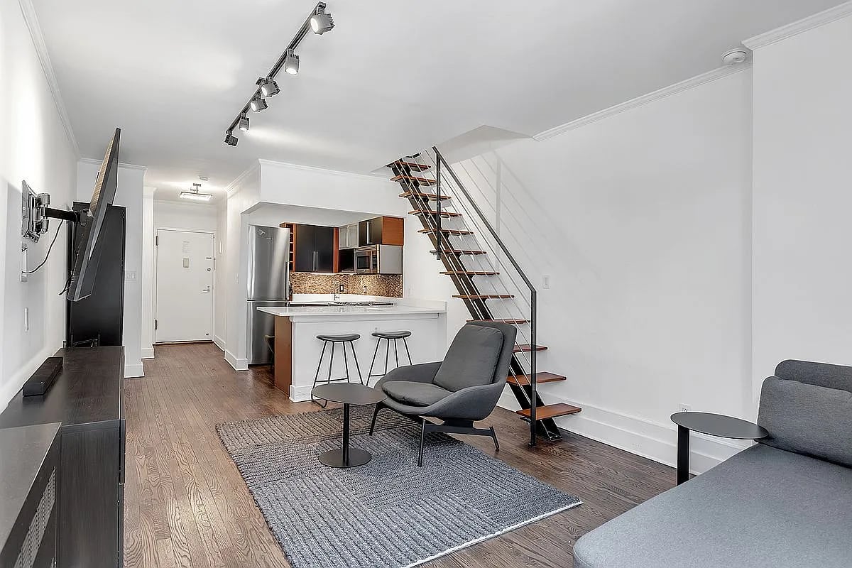 184 Thompson St #1S