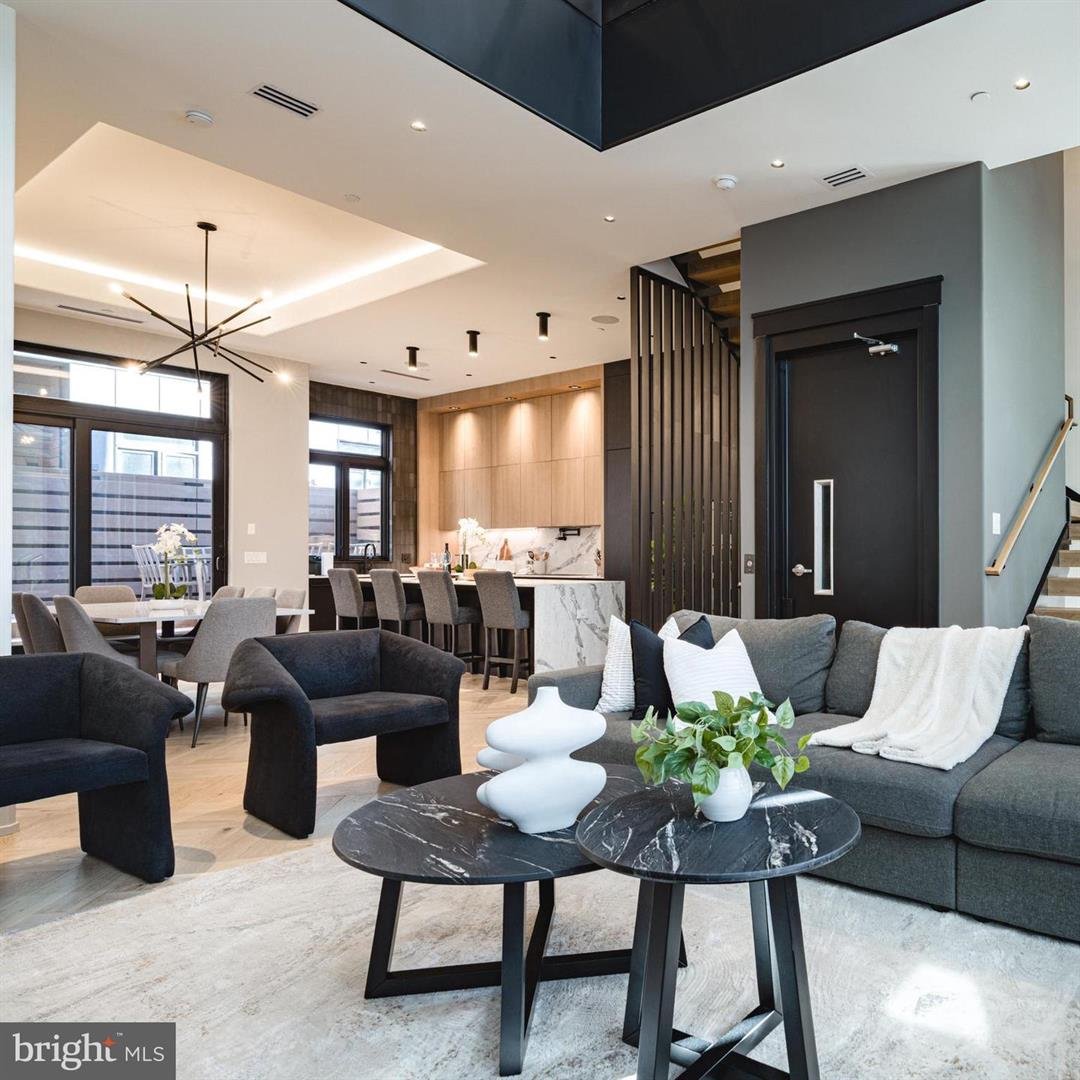 109 S 24th St, Philadelphia, PA 19103