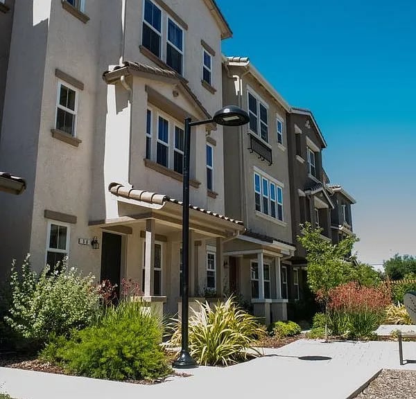 50 La Mancha Ln