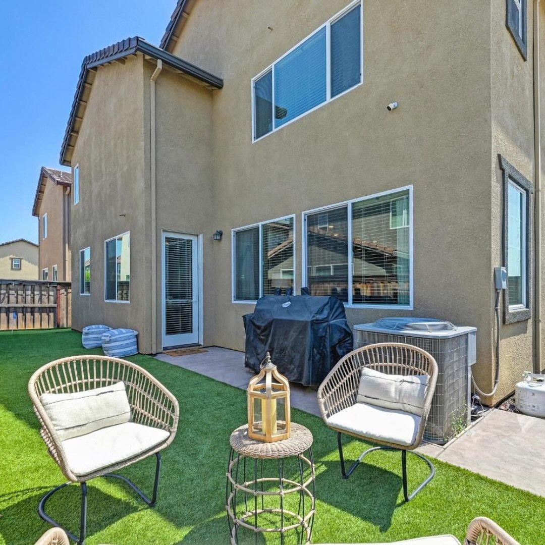 985 Lincolnshire Cir