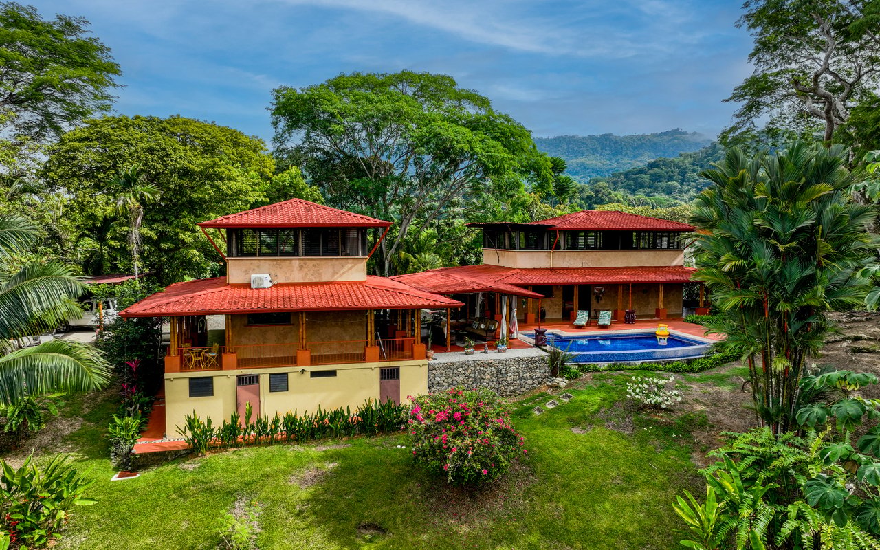 Tropical Getaway with Two Villas and Lush Gardens Near the Heart of Uvita