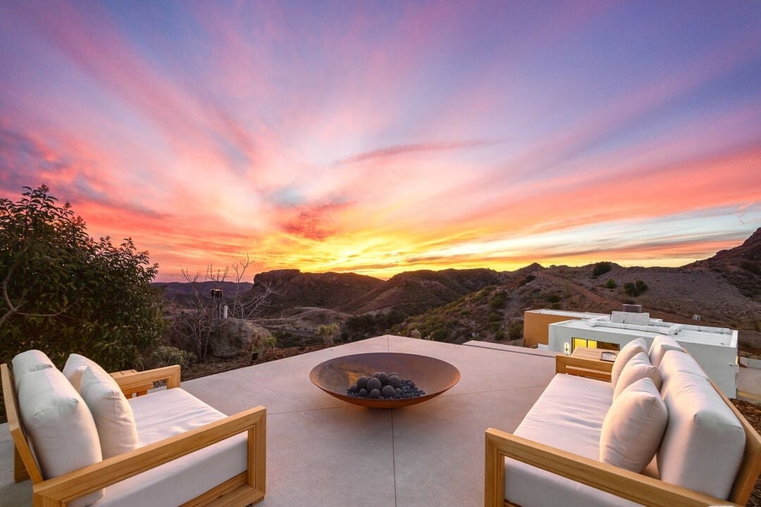 Mulholland Hwy, 90265