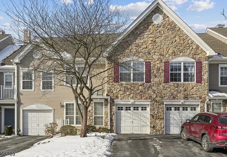 31 Dorchester Dr #31