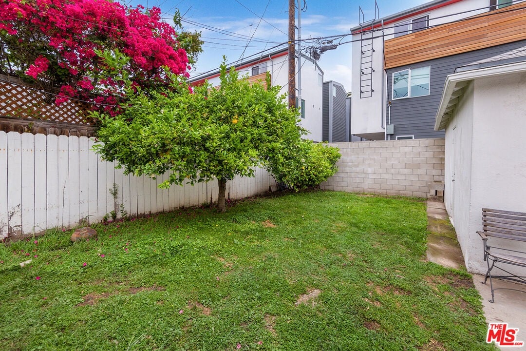 852 N Formosa Ave