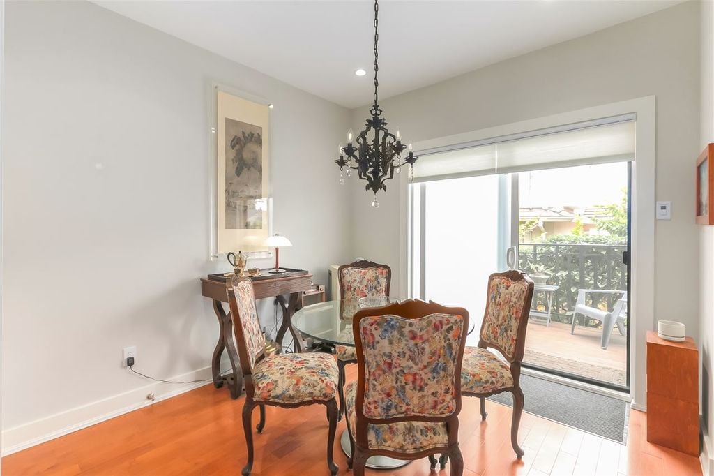 91 E 27th Ave