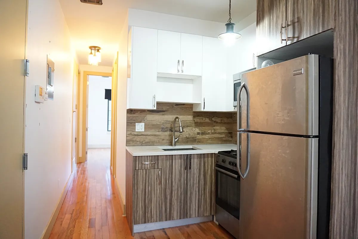 218 Boerum St 2R
