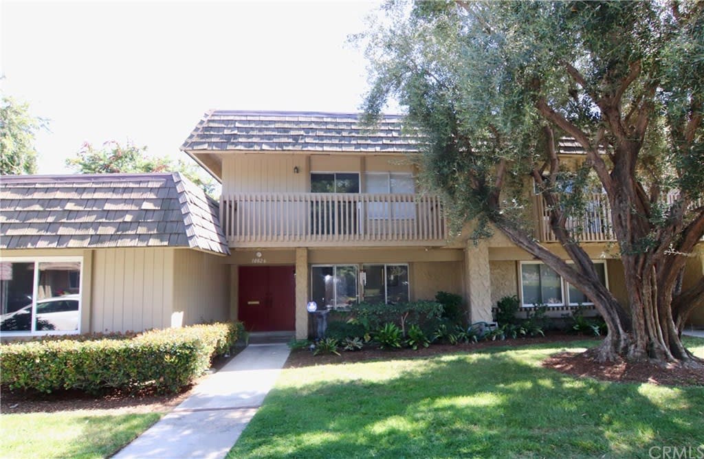 10026 Adobe River Ave