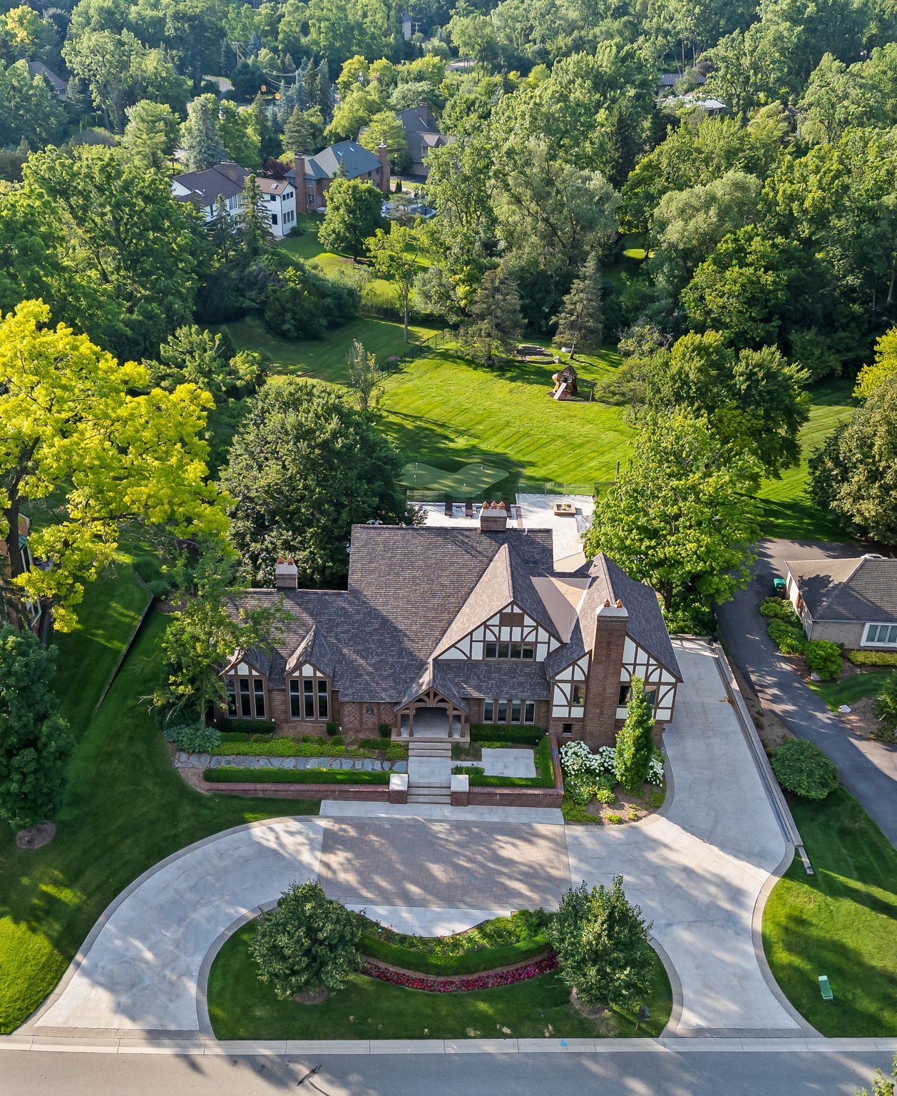 260 Woodwind Dr, Bloomfield Hills