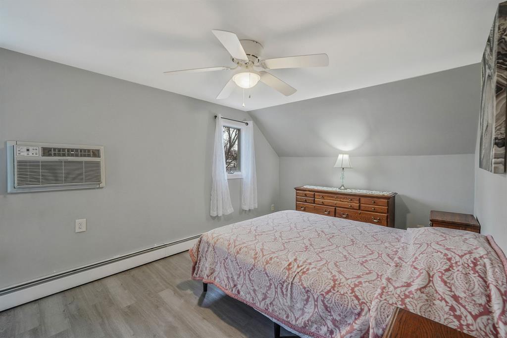 Undisclosed Address, Lindenhurst