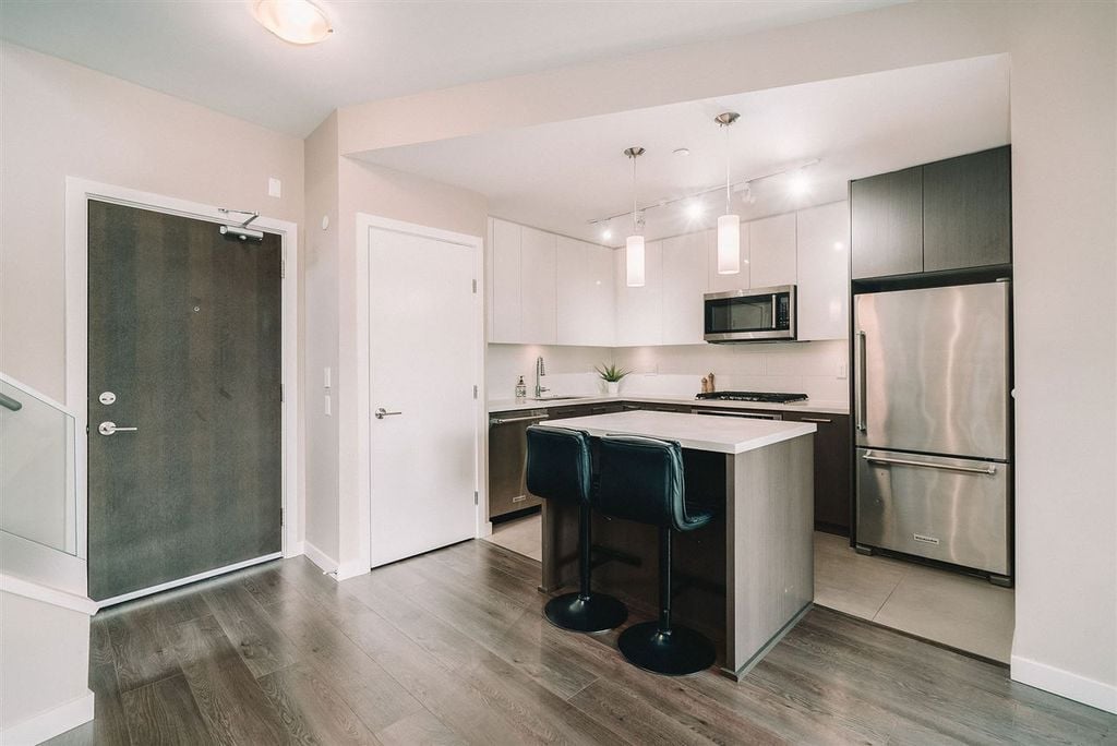 22 E Royal Ave, #413