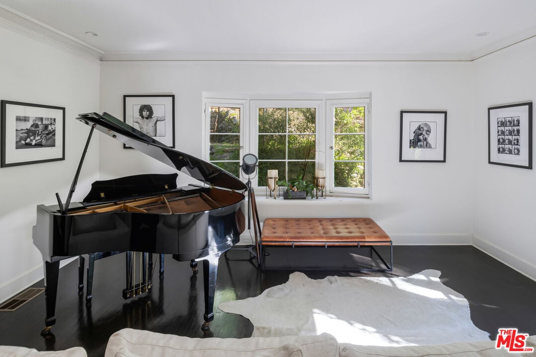 Velaris Estate, Laurel Canyon Blvd, 90046