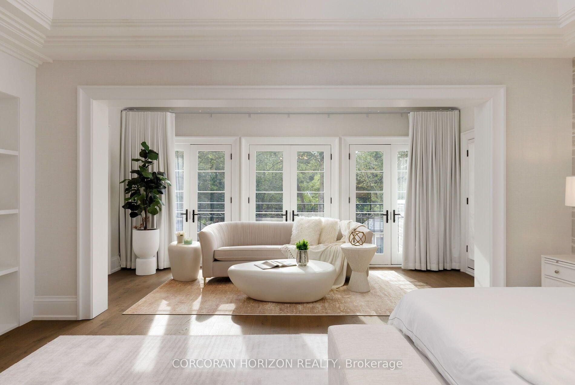 HOGGS HOLLOW CROWN ESTATE