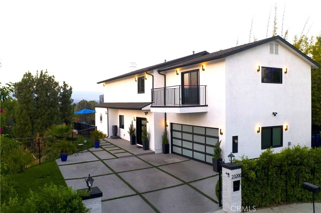 23200 Aetna St