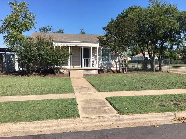 4621 Cowan Ave