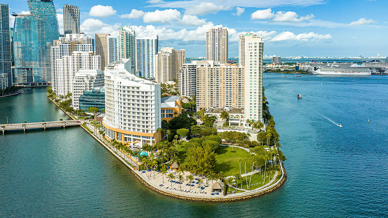 Explore Luxury Homes for Sale Brickell Key Miami with Ken Berke Real Estate, exclusive waterfront living, stunning skyline views, & ultimate privacy.