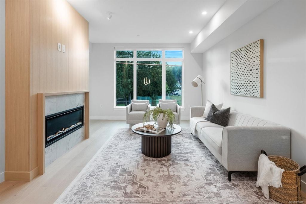 5229 Cordova Bay, #304